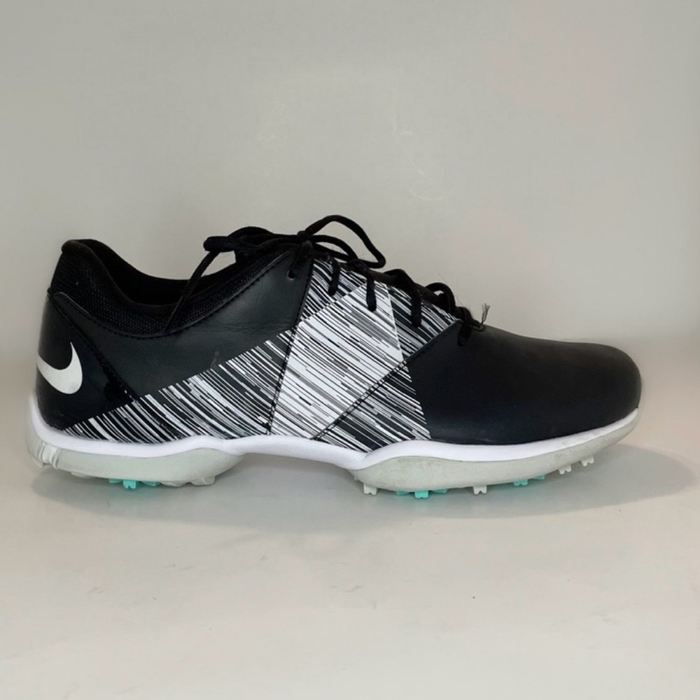 NWOT Nike Women's Delight V Golf Shoes